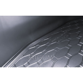 Gumový koberec do kufru SUZUKI Swift hatchback 2024- (vana do kufru) a dárek