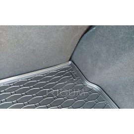 Gumový koberec do kufru RENAULT Megane Hatchback  2009-