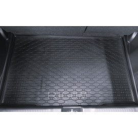 Gumový koberec do kufru SUZUKI Swift hatchback 2024- (vana do kufru) a dárek