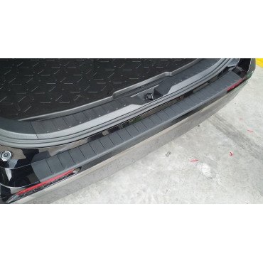 Kryt prahu pátých dveří Suzuki Across 2020-