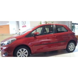 Boční lišty dveří Toyota Yaris 3D 2012-