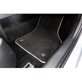 Textilní koberce Toyota Auris od 2007- / Corolla od 2007- černo červené