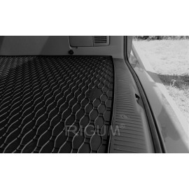 Gumový koberec do kufru Volkswagen T5 / T6 / T6.1 2003- / 2015- /2019- Transposter L2 Caravelle L2
