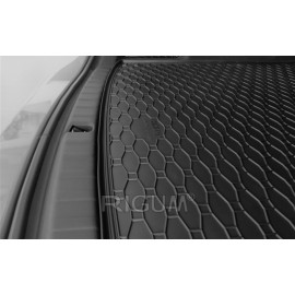 Gumový koberec do kufru BMW 2 Active tourer 2015- (F45) /BMW 2 Active Tourer PHEV 2015- (F45) (vana do kufru) a dárek