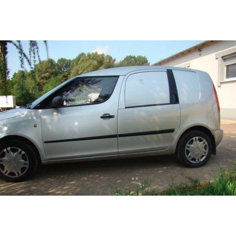 Boční lišty dveří pasující na Škoda Roomster 2004 - 2015